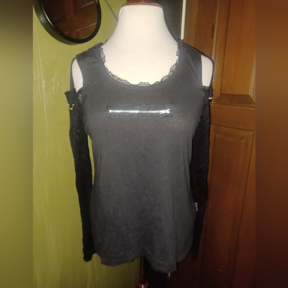 Y2K Tripp NYC Daang Goodman cold shoulder top